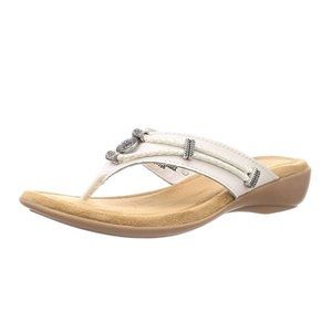 Minnetonka Women's Silverthorne Thong Sandal